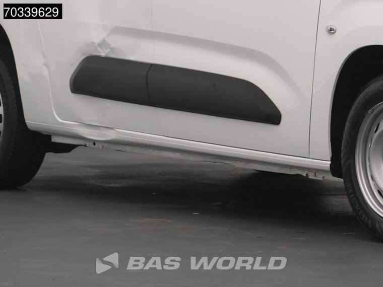 Vehicle Image 36