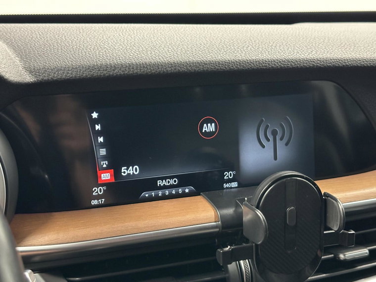 Vehicle Image 32