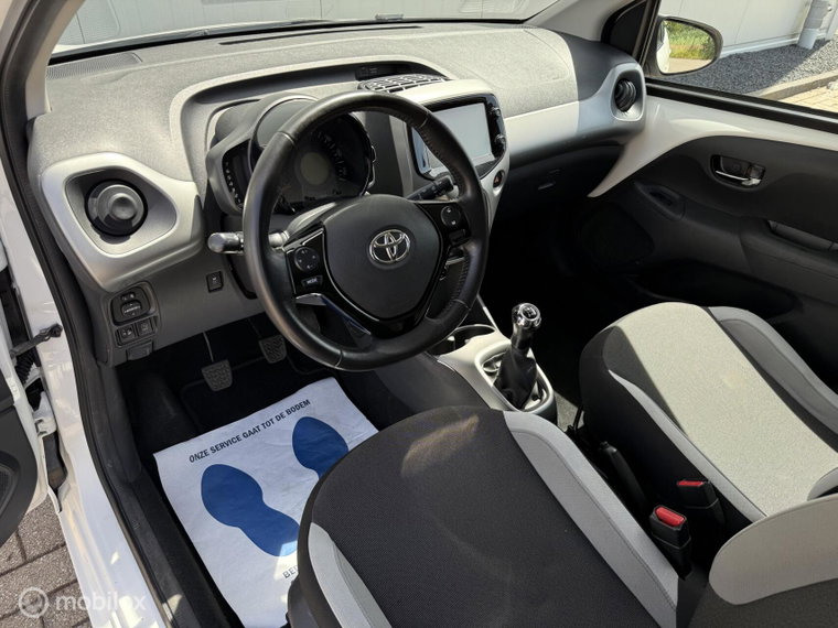Vehicle Image 16