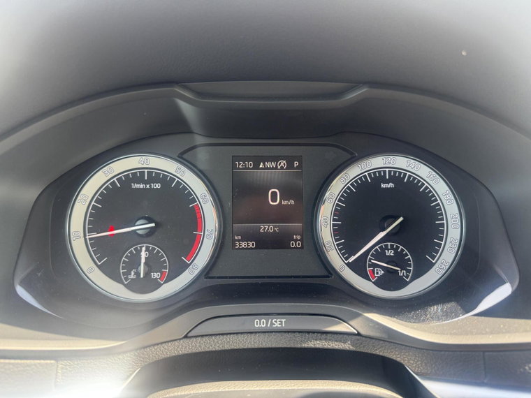 Vehicle Image 25