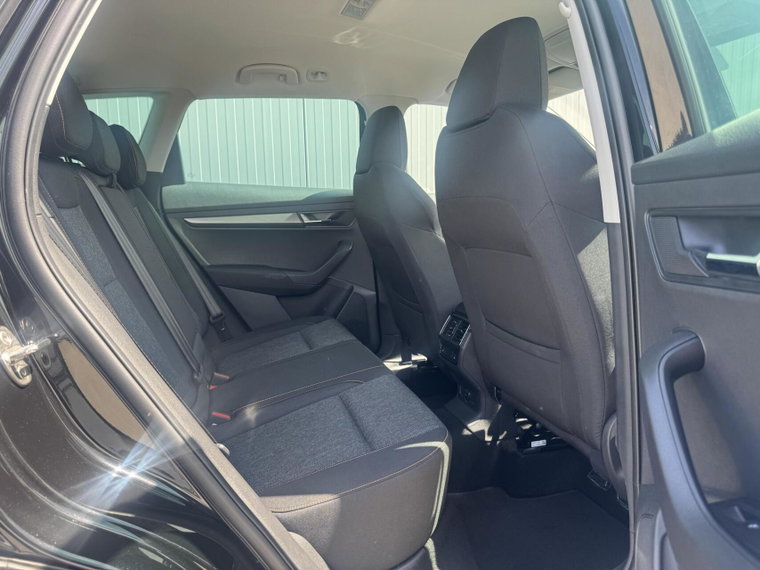 Vehicle Image 33