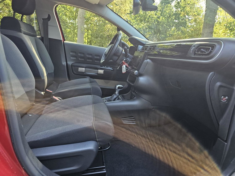 Vehicle Image 15
