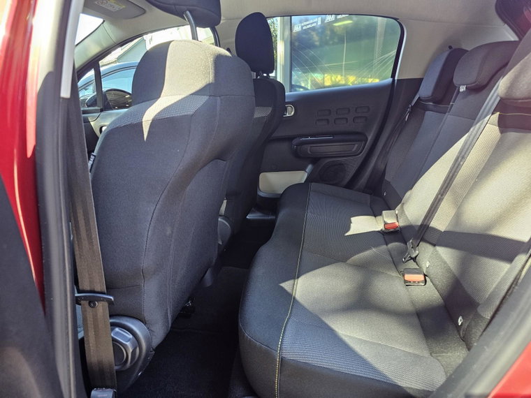 Vehicle Image 16