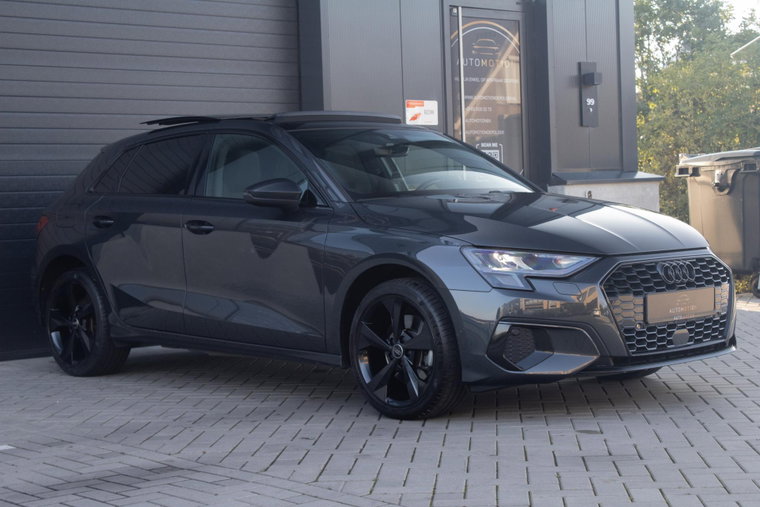 Vehicle Image 32