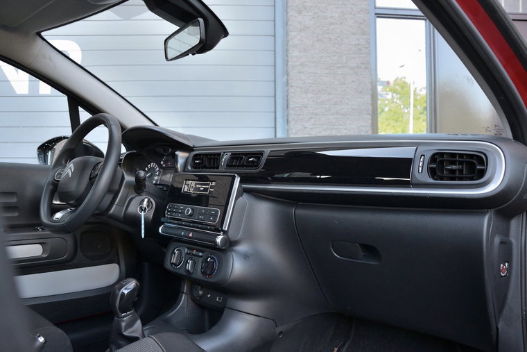 Vehicle Image 9