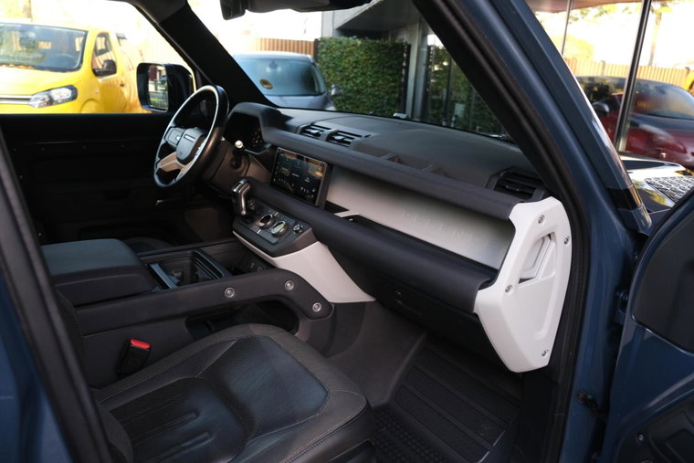 Vehicle Image 21