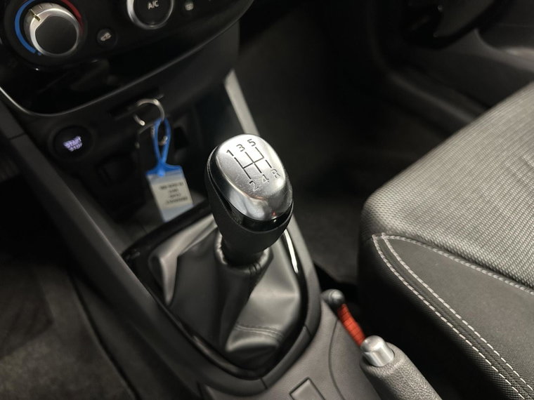 Vehicle Image 35
