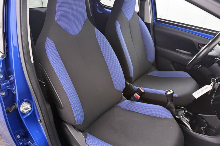 Vehicle Image 12