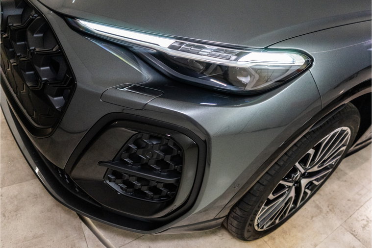 Vehicle Image 11