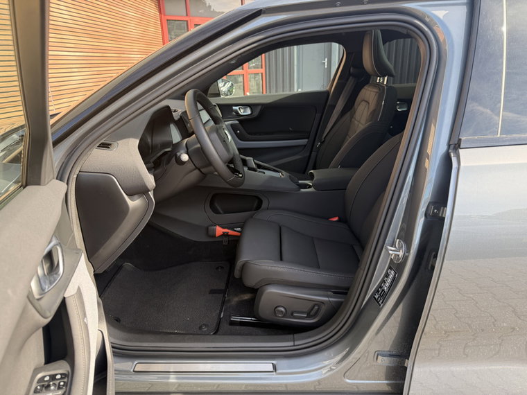 Vehicle Image 38