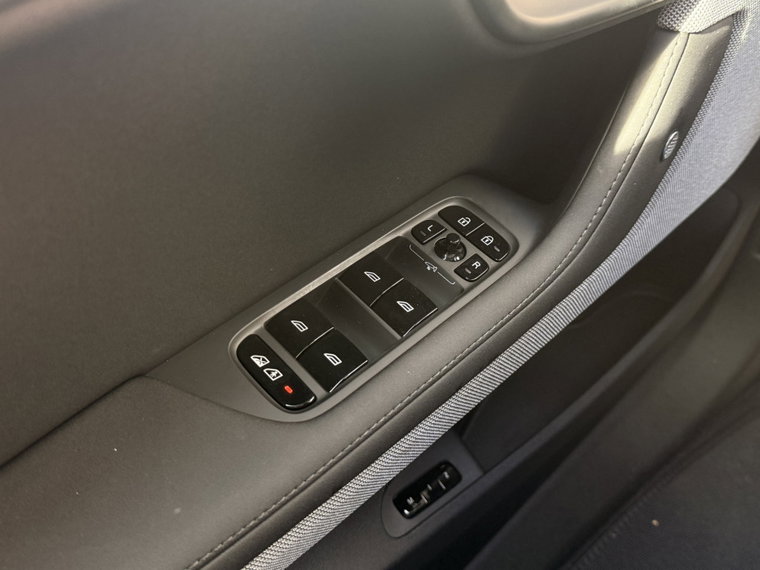 Vehicle Image 41