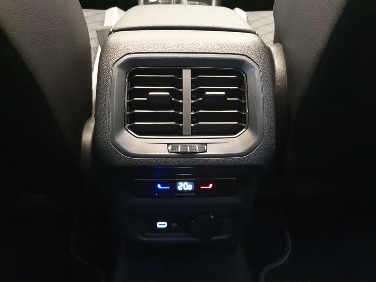 Vehicle Image 26