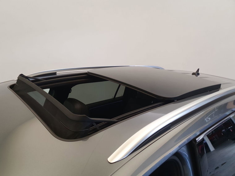 Vehicle Image 32