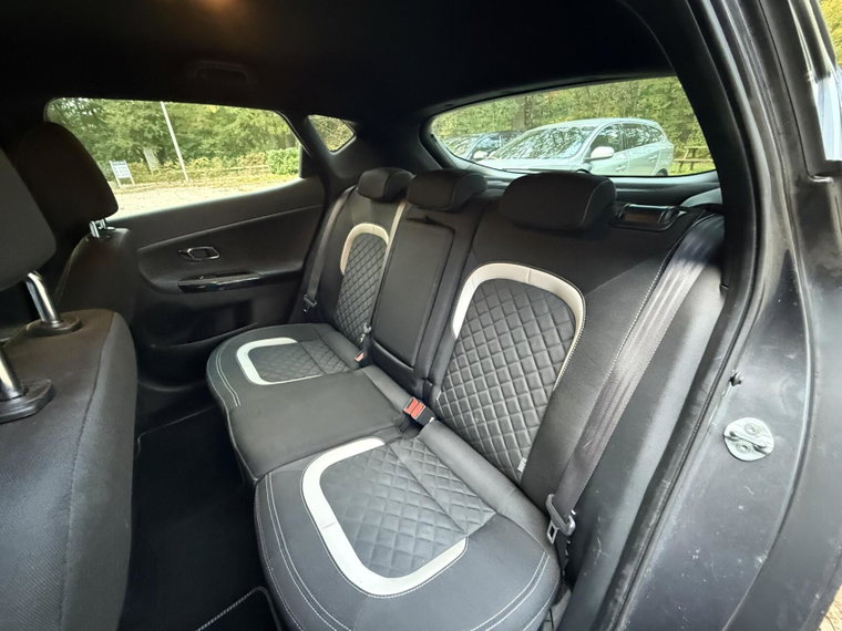 Vehicle Image 22