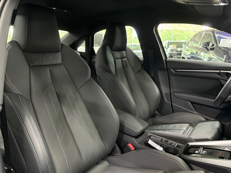 Vehicle Image 32