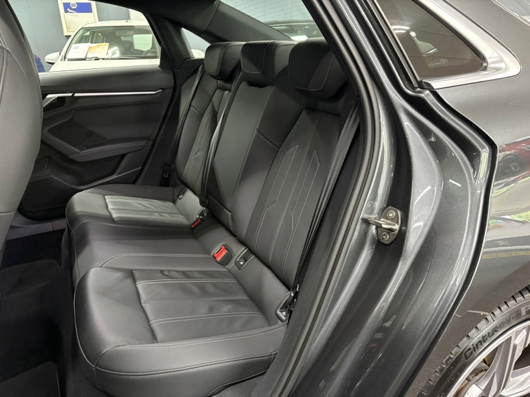 Vehicle Image 33