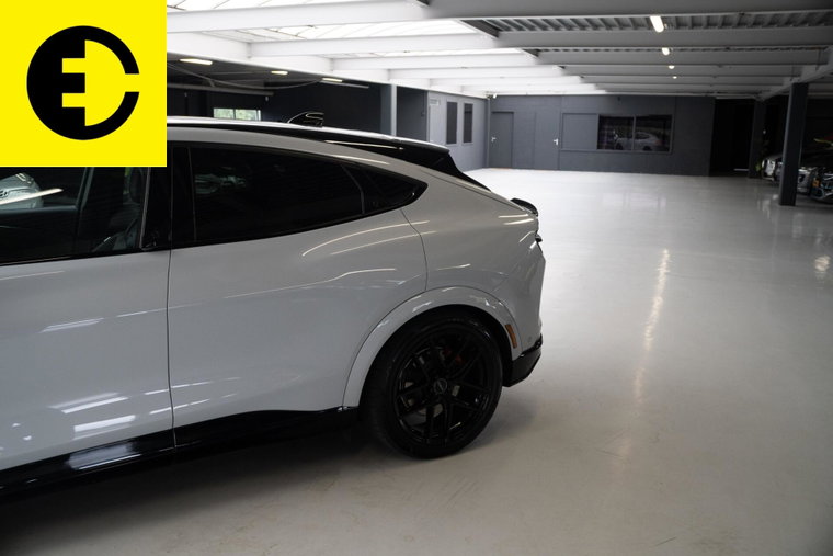 Vehicle Image 37