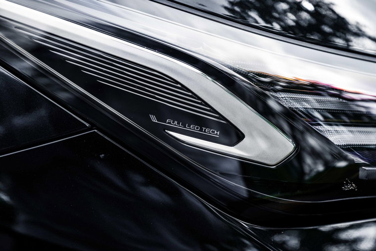 Vehicle Image 9
