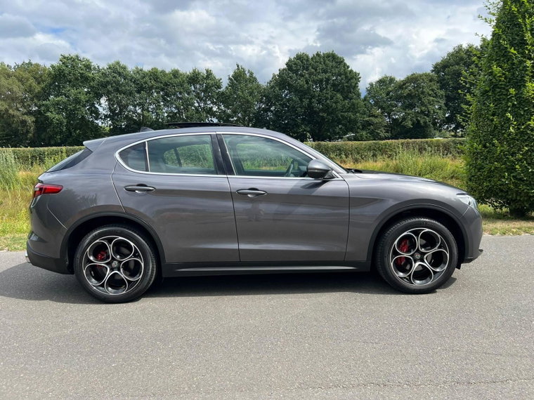 Vehicle Image 23