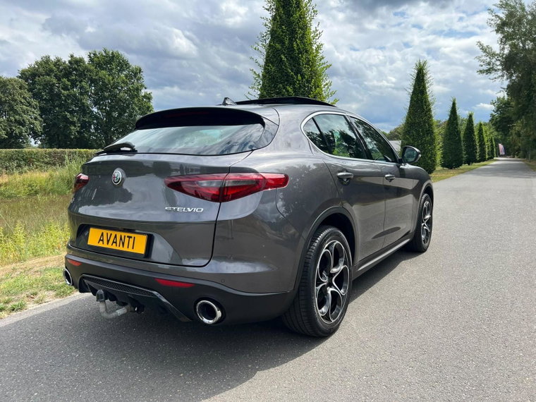 Vehicle Image 24