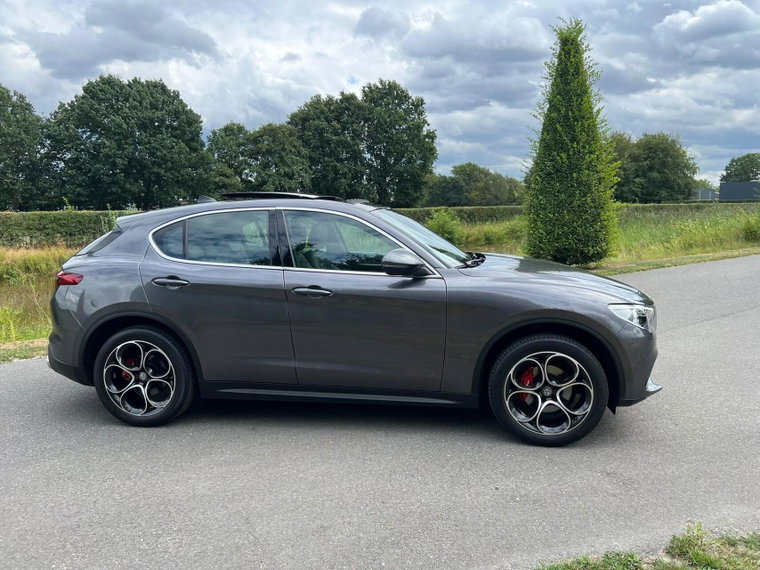 Vehicle Image 28
