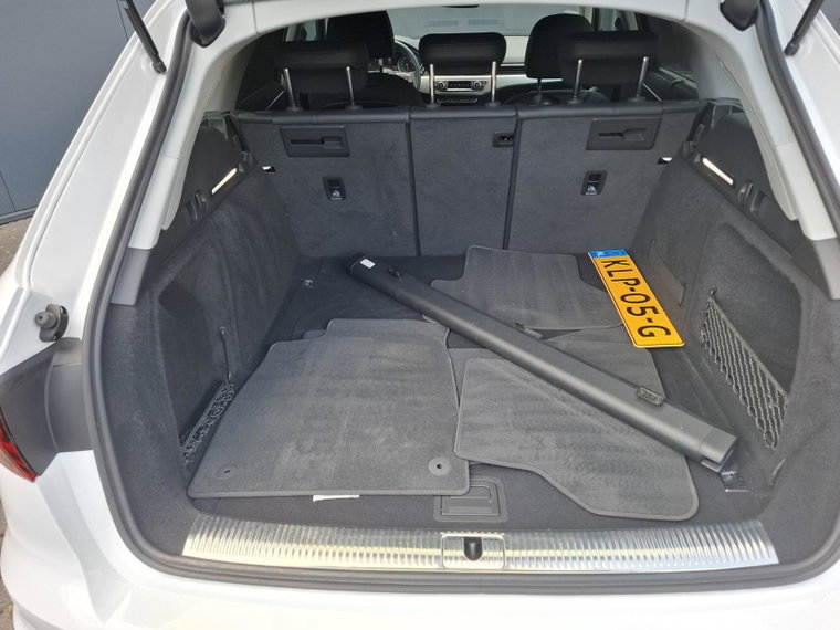 Vehicle Image 32