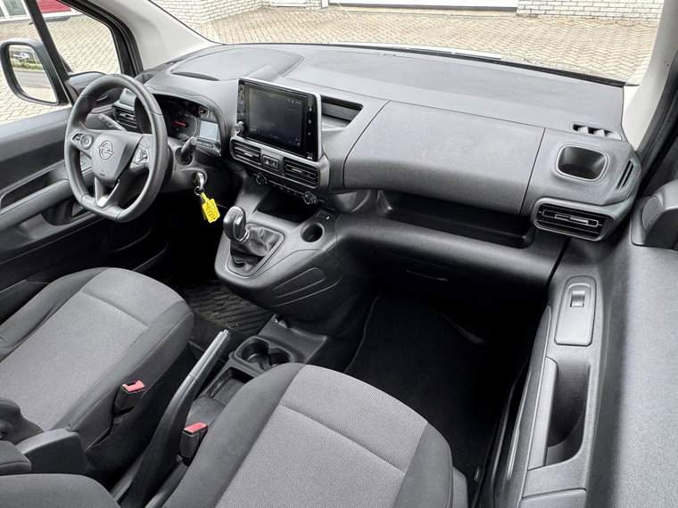 Vehicle Image 12