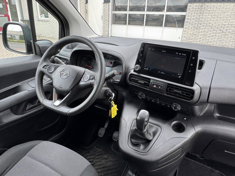 Vehicle Image 21