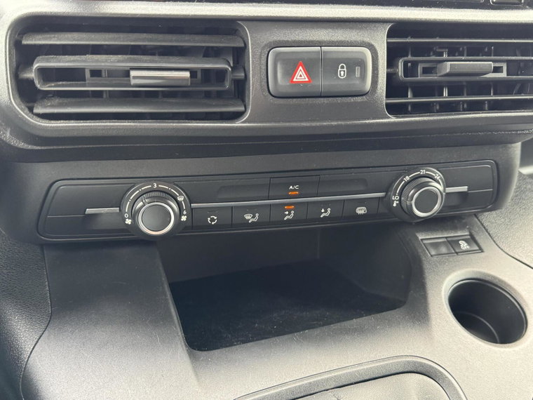 Vehicle Image 29