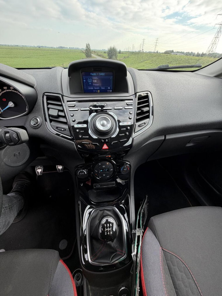 Vehicle Image 13