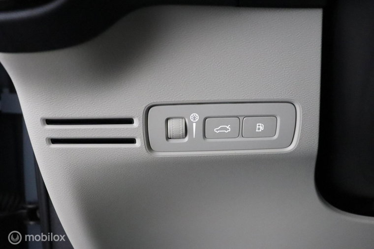 Vehicle Image 42