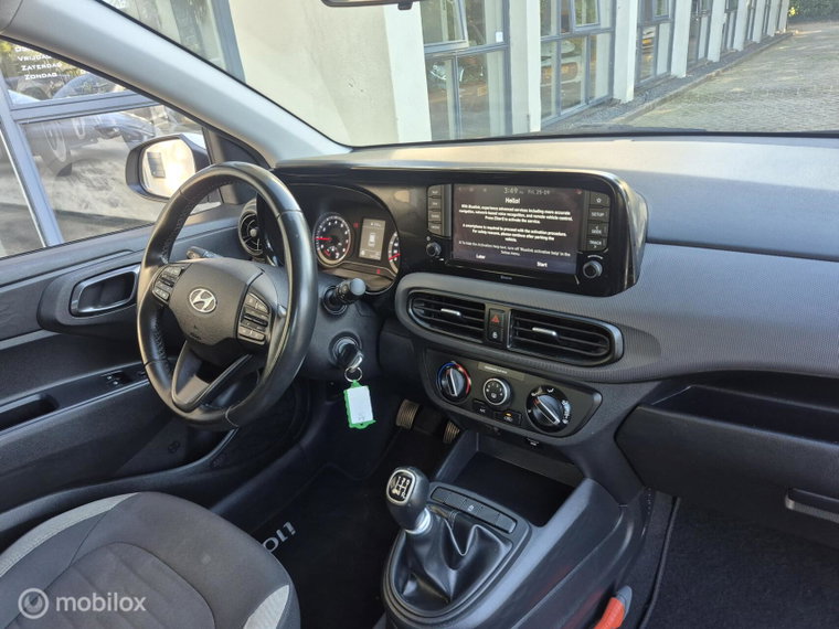 Vehicle Image 13