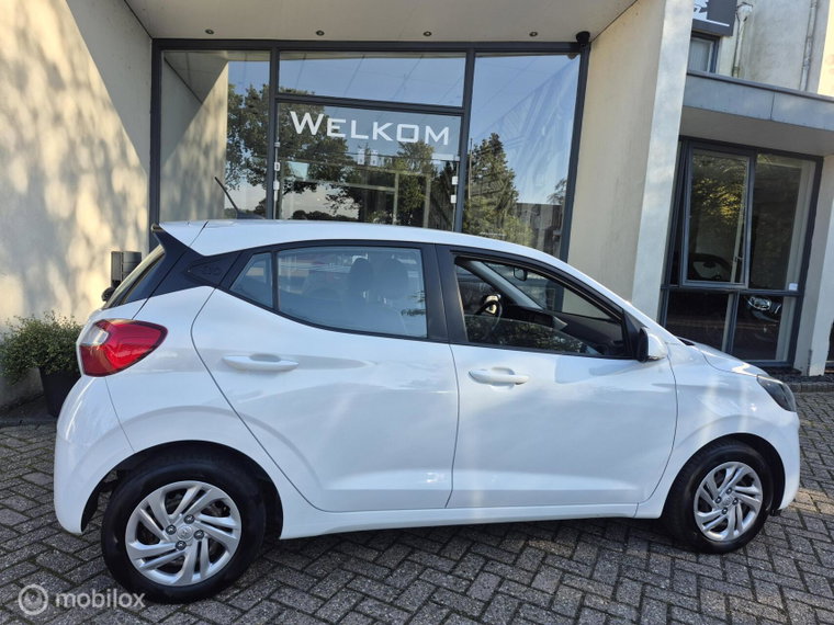 Vehicle Image 10