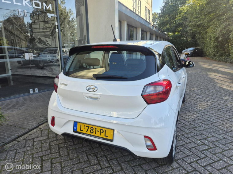Vehicle Image 11