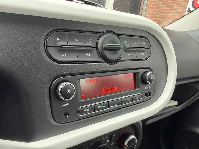Vehicle Image 26