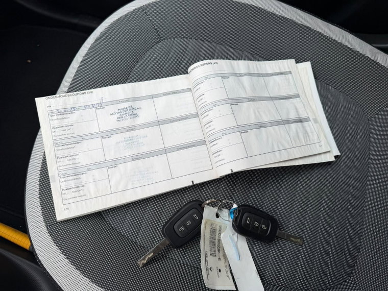 Vehicle Image 32