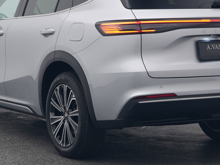 Vehicle Image 18
