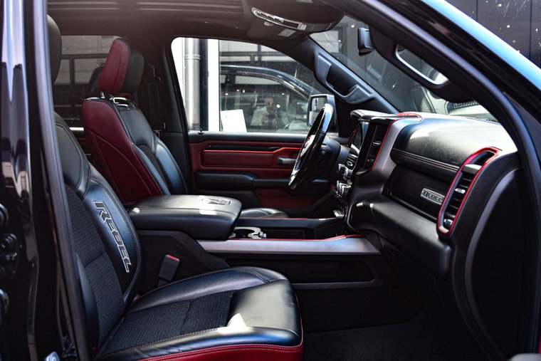 Vehicle Image 12