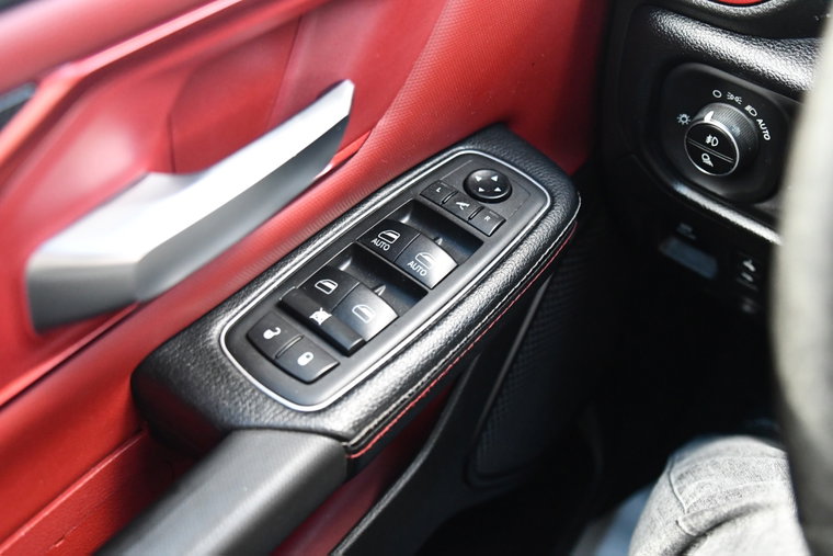Vehicle Image 33