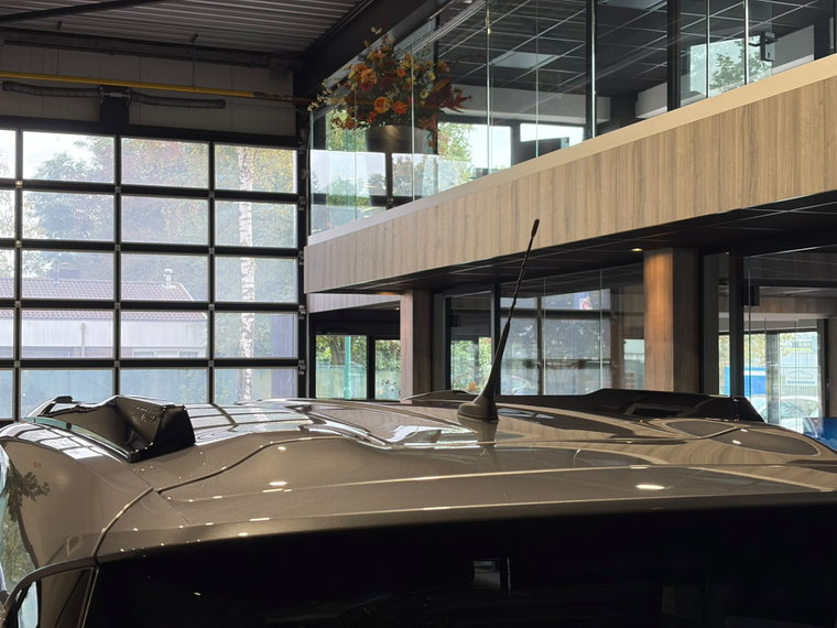 Vehicle Image 21