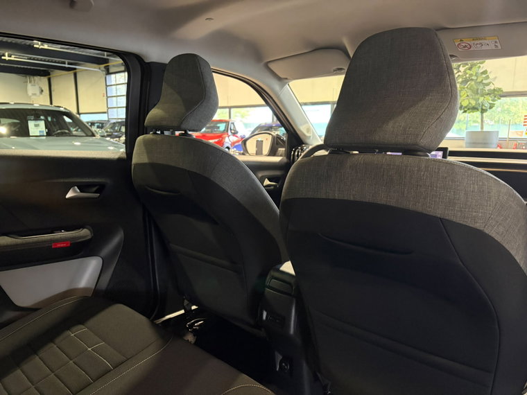 Vehicle Image 25