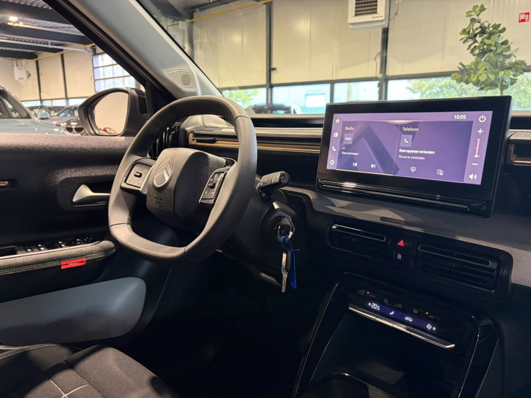 Vehicle Image 32