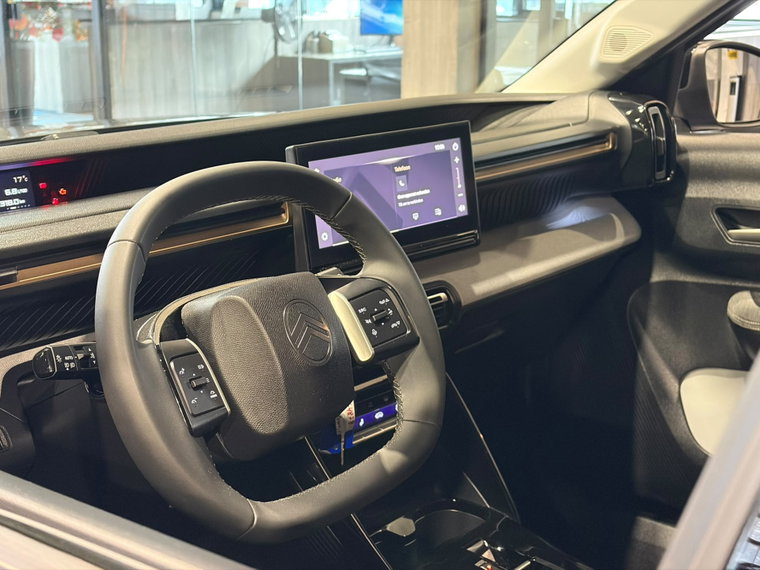 Vehicle Image 33