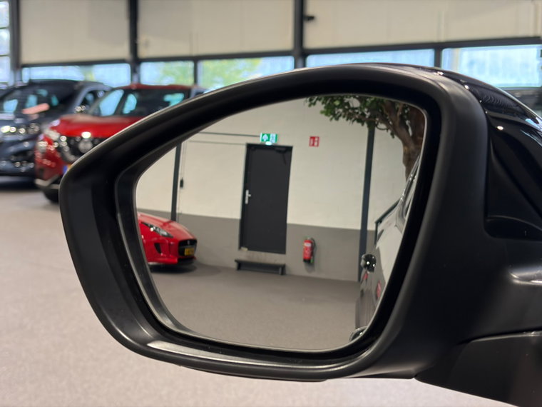 Vehicle Image 38