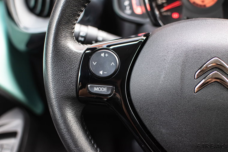 Vehicle Image 25