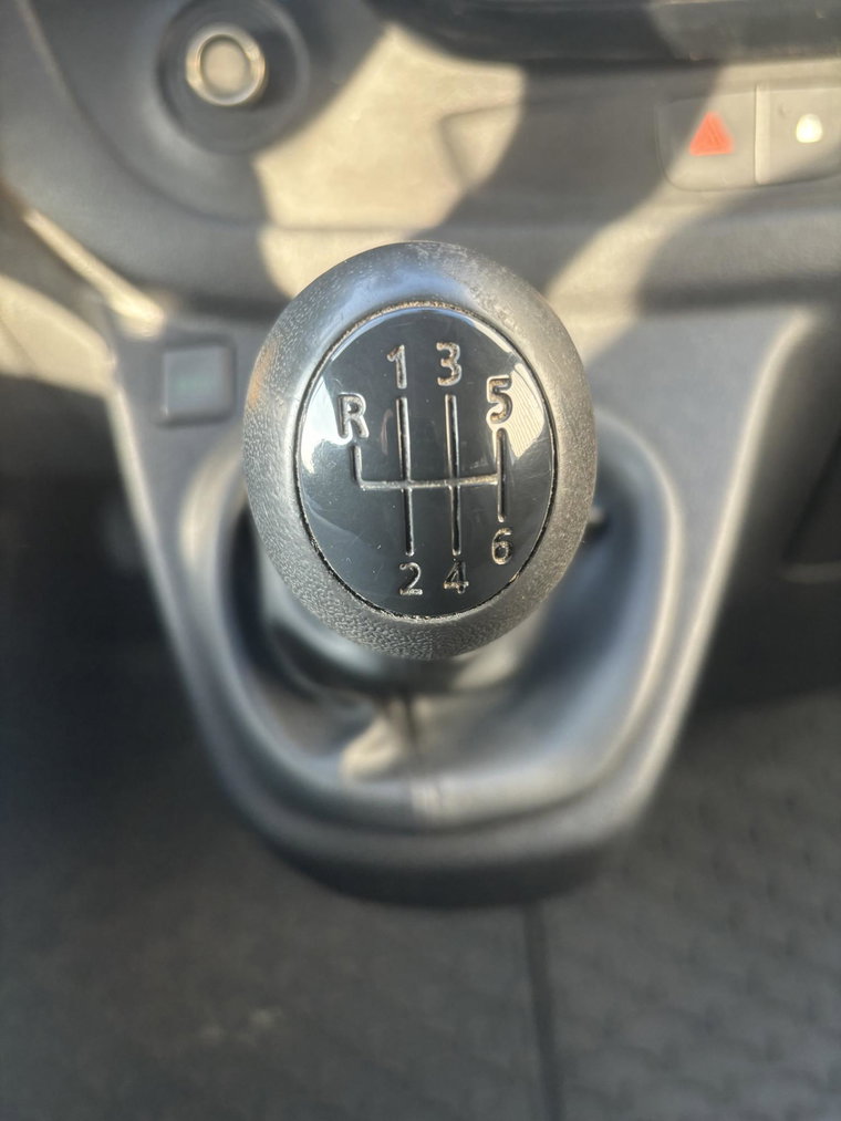 Vehicle Image 32