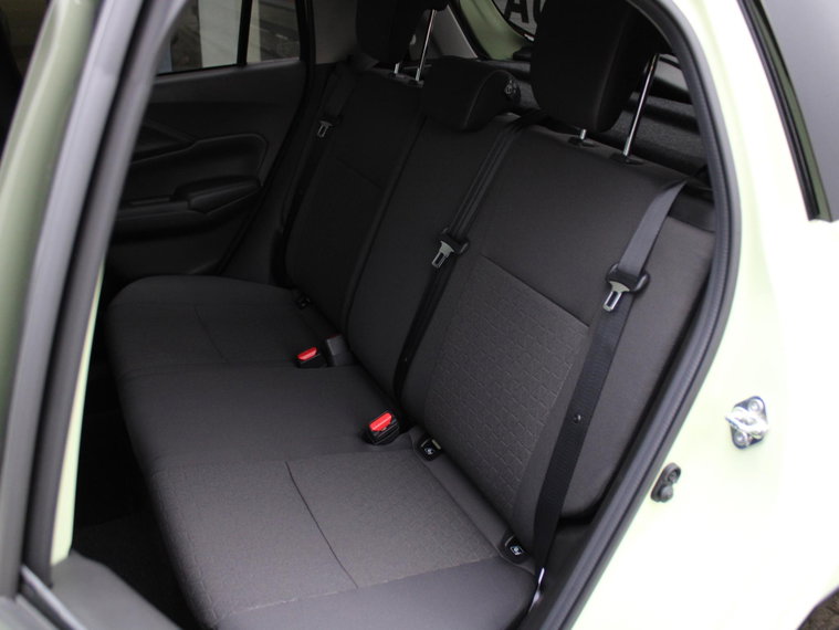Vehicle Image 12