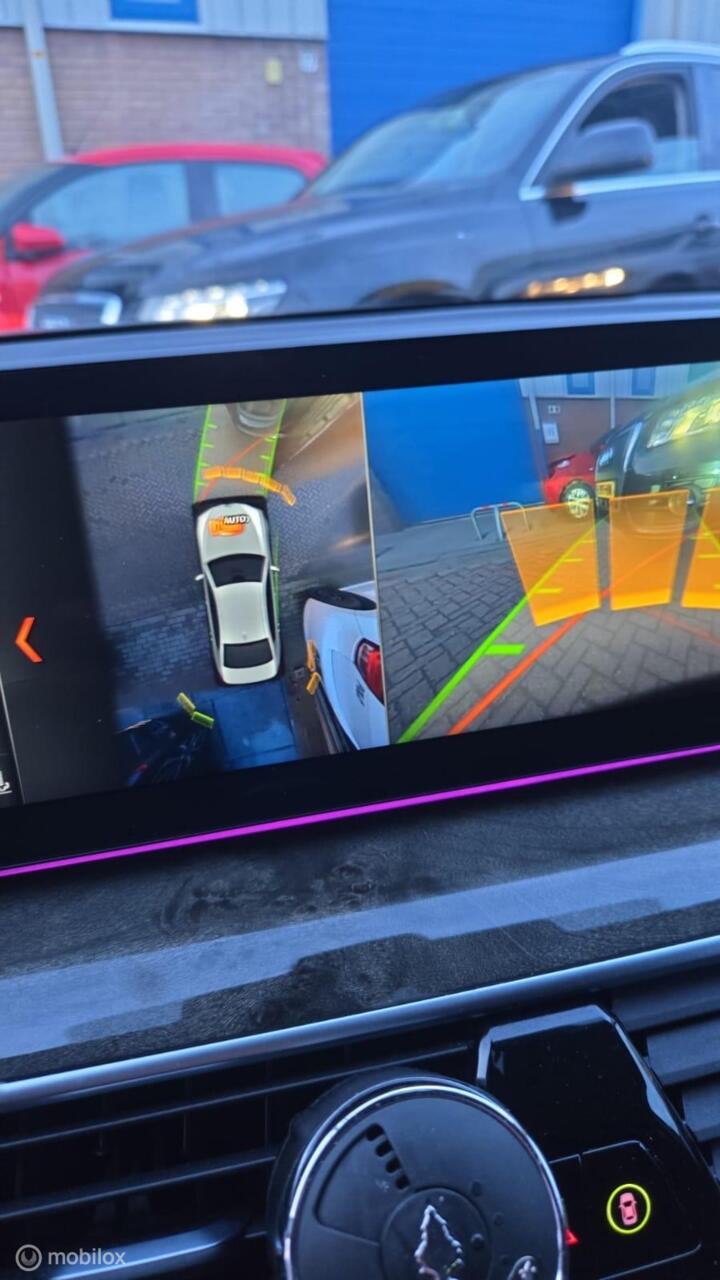 Vehicle Image 38
