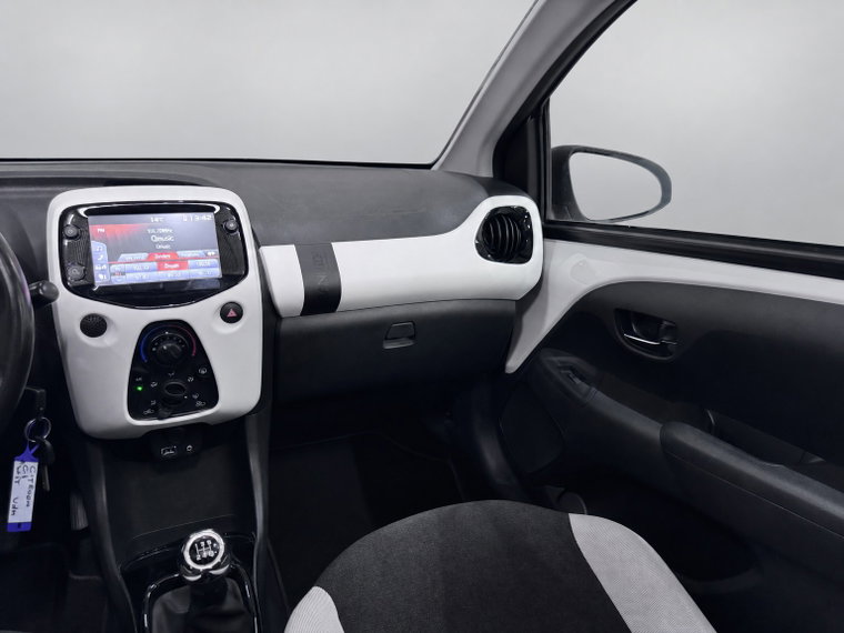 Vehicle Image 14