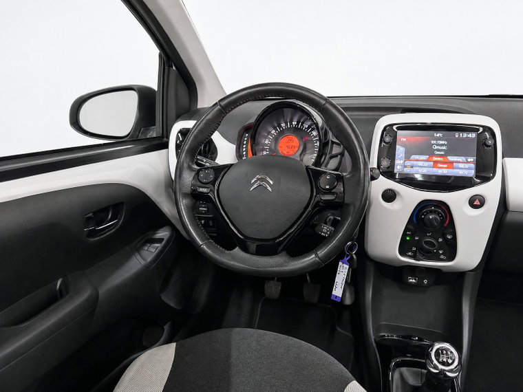 Vehicle Image 15